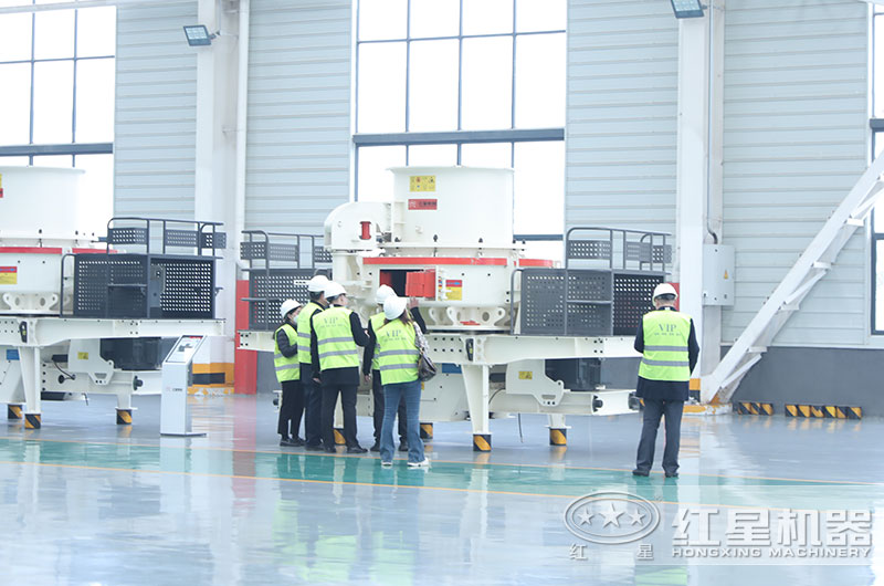 客戶(hù)來(lái)廠考察鵝卵石制砂設(shè)備