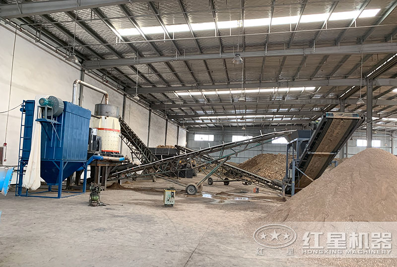 制砂現(xiàn)場(chǎng)用一臺(tái)復(fù)合式破碎機(jī) 制砂現(xiàn)場(chǎng)用一臺(tái)復(fù)合式破碎機(jī)