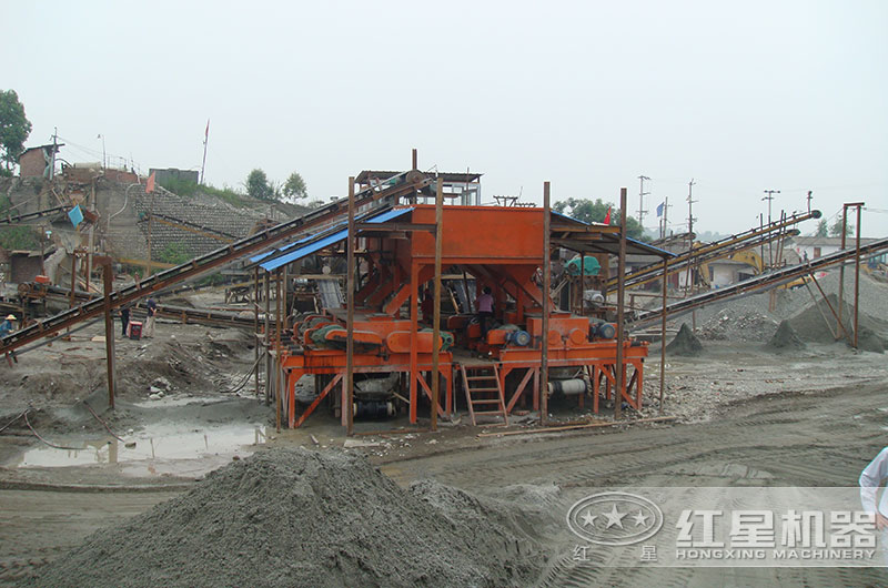 對(duì)輥破碎機(jī)加工煤矸石生產(chǎn)現(xiàn)場 對(duì)輥破碎機(jī)加工煤矸石生產(chǎn)現(xiàn)場