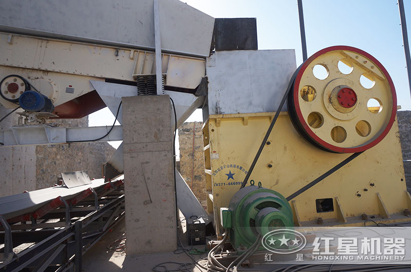 PE750x1060鄂破機(jī)作業(yè)現(xiàn)場實拍 PE750x1060鄂破機(jī)作業(yè)現(xiàn)場實拍