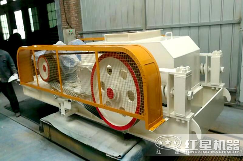 小型對輥河石沙機(jī) 小型對輥河石沙機(jī)