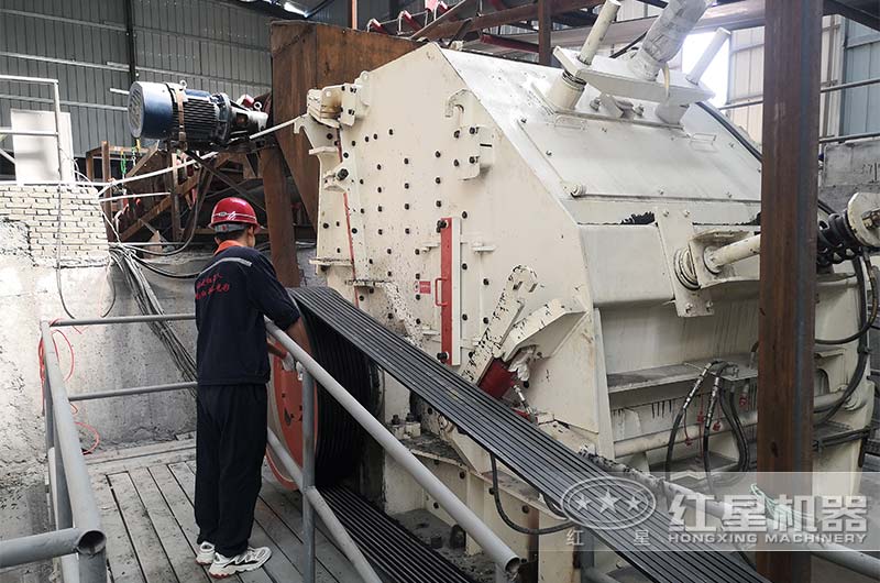 項(xiàng)目二期現(xiàn)場(chǎng)CI反擊式破碎機(jī) 項(xiàng)目二期現(xiàn)場(chǎng)CI反擊式破碎機(jī)