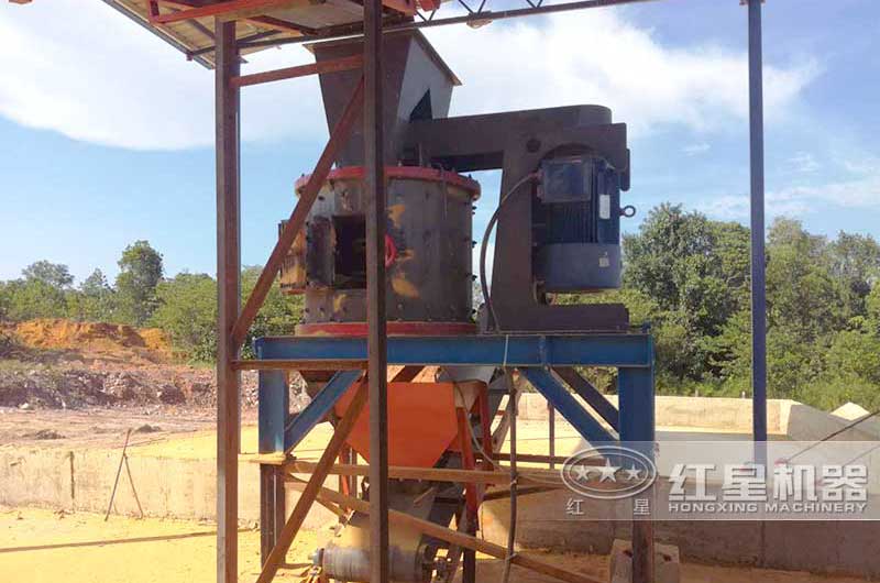 紅星機(jī)器800小型復(fù)合破現(xiàn)場(chǎng) 紅星機(jī)器800小型復(fù)合破現(xiàn)場(chǎng)