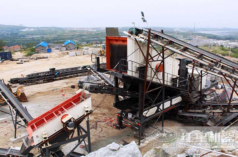 輪胎移動(dòng)篩分站設(shè)備現(xiàn)場(chǎng) 輪胎移動(dòng)篩分站設(shè)備現(xiàn)場(chǎng)