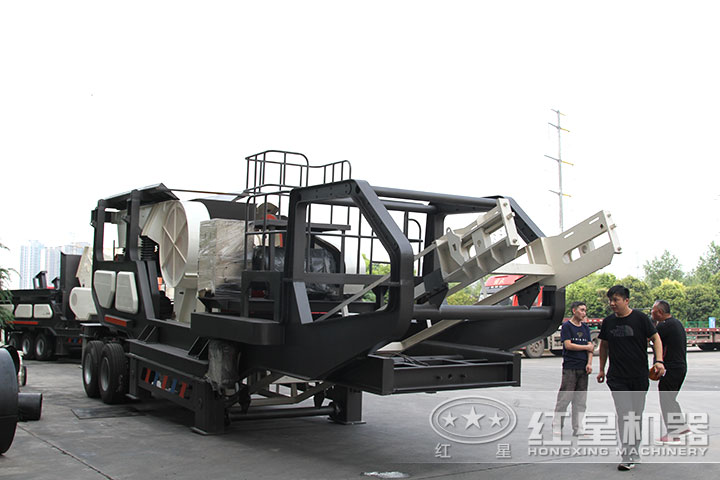 客戶(hù)就公司現(xiàn)貨進(jìn)行參觀(guān)、考察