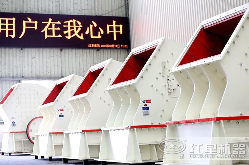 錘式破碎機(jī)車間實(shí)拍圖，多種型號(hào)可供挑選