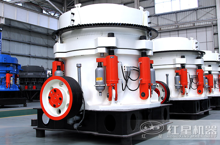 圓錐破碎機(jī)實拍圖，運(yùn)行平穩(wěn) 后期維護(hù)成本低